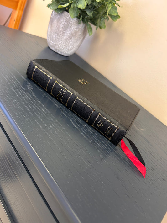 Thomas Nelson Genuine Leather Compact  Reference Bible